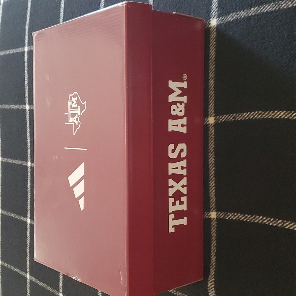 NWT Adidas AlphaBoost V2
